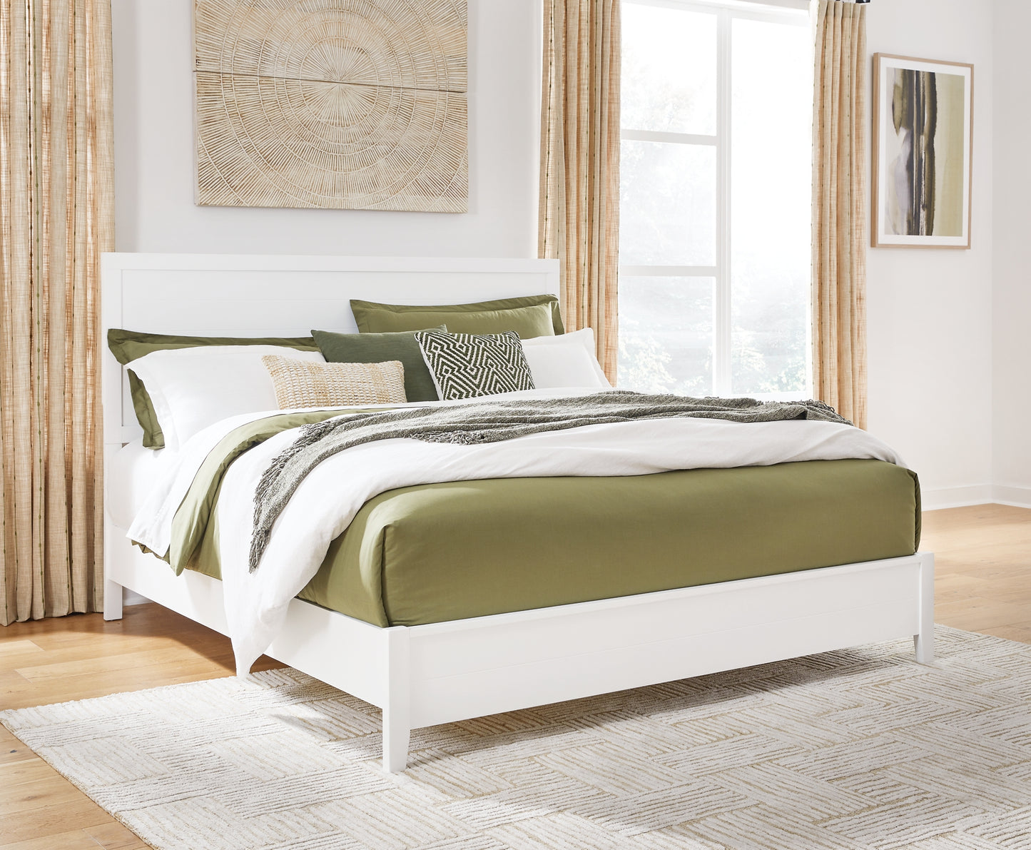 Binterglen King Panel Bed with Dresser