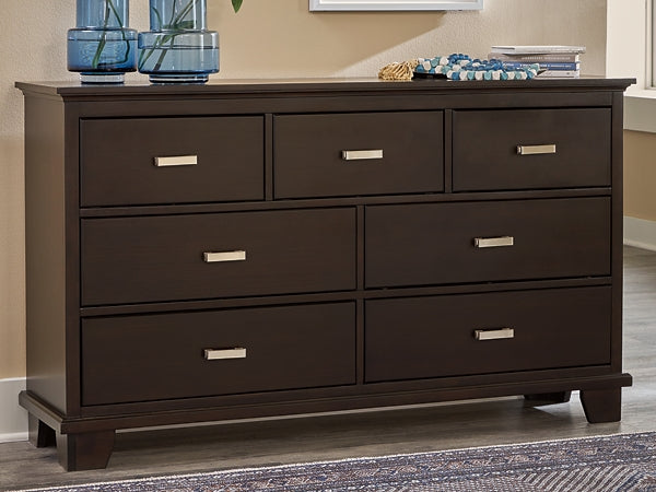 Covetown King Panel Bed with Dresser and Nightstand